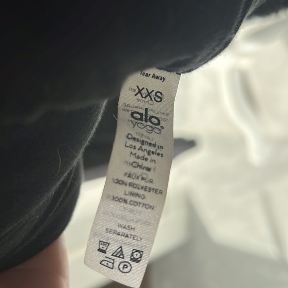 ALO Sherpa Trench Coat. Sold out in stores and online !!!! - Picture 6 of 7